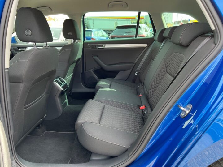 Abbildung Fahrzeugdetailansicht Skoda Superb - Nr. 13