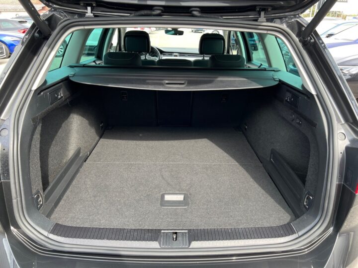 Abbildung Fahrzeugdetailansicht Volkswagen Passat Variant - Nr. 14