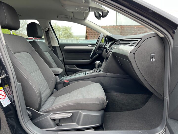 Abbildung Fahrzeugdetailansicht Volkswagen Passat Variant - Nr. 32