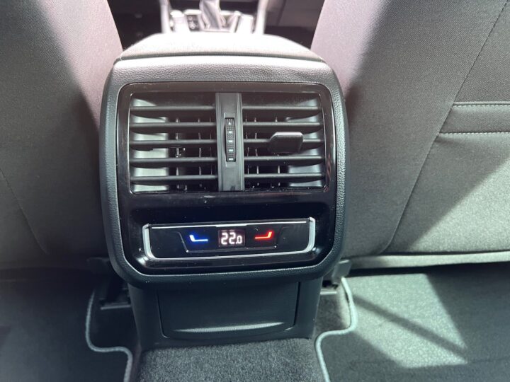 Abbildung Fahrzeugdetailansicht Volkswagen Passat Variant - Nr. 33