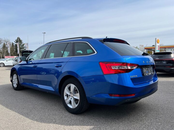 Abbildung Fahrzeugdetailansicht Skoda Superb - Nr. 4