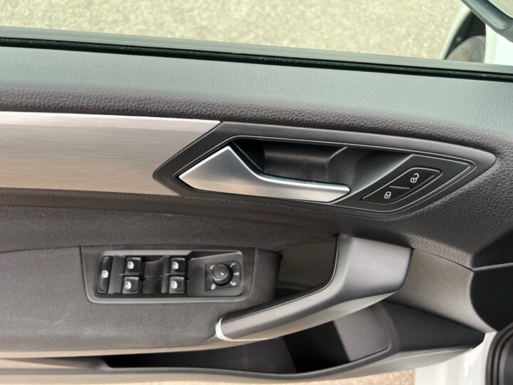 Abbildung Fahrzeugdetailansicht Volkswagen Touran - Nr. 30