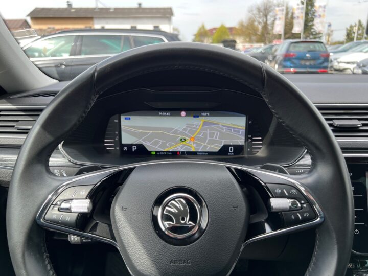 Abbildung Fahrzeugdetailansicht Skoda Superb - Nr. 15