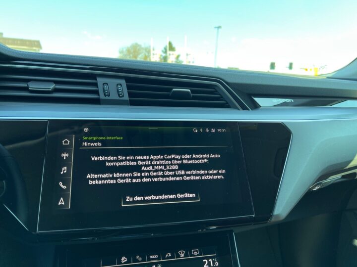Abbildung Fahrzeugdetailansicht Audi e-tron - Nr. 22