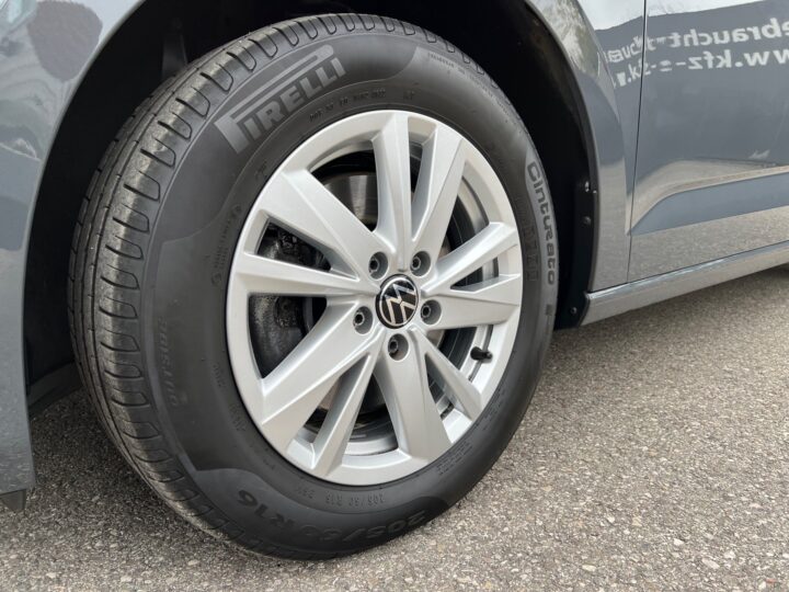 Abbildung Fahrzeugdetailansicht Volkswagen Touran - Nr. 36