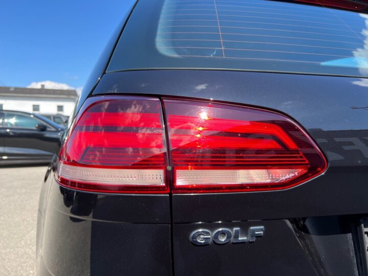 Abbildung Fahrzeugdetailansicht Volkswagen Golf Variant - Nr. 35