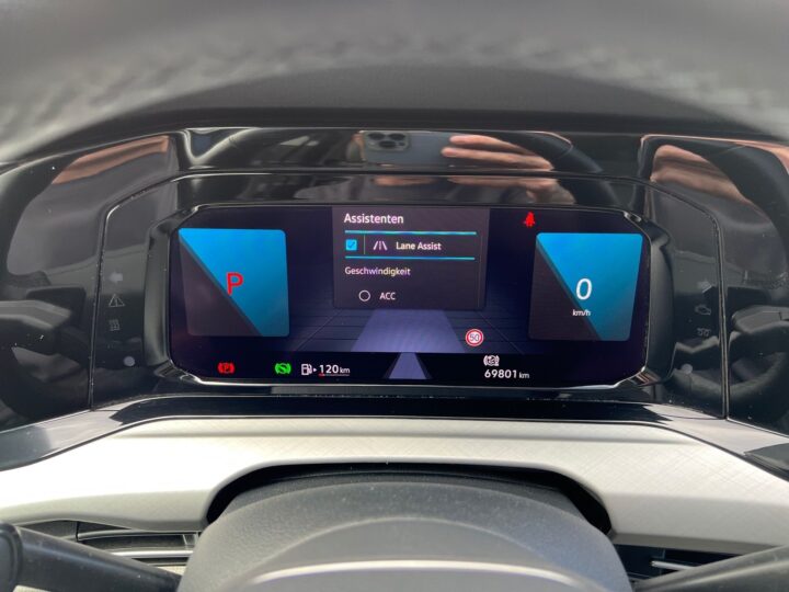 Abbildung Fahrzeugdetailansicht Volkswagen Golf Variant - Nr. 16