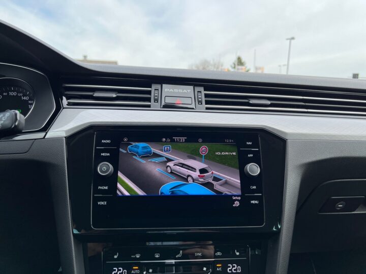 Abbildung Fahrzeugdetailansicht Volkswagen Passat Variant - Nr. 24