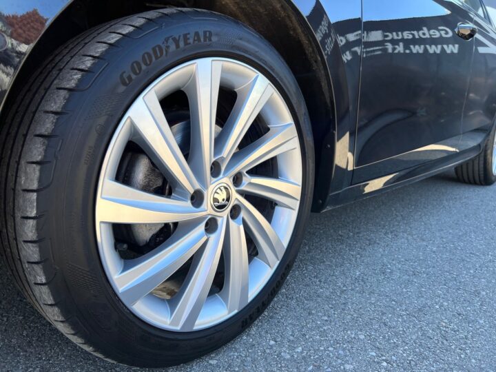 Abbildung Fahrzeugdetailansicht Skoda Octavia - Nr. 37