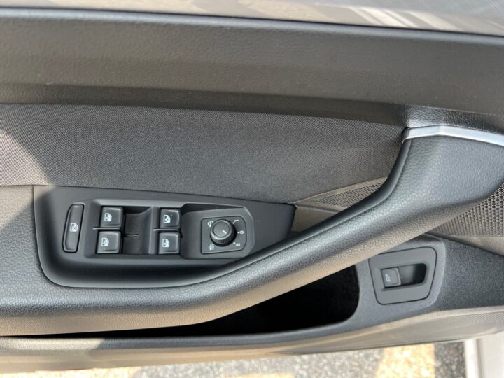 Abbildung Fahrzeugdetailansicht Volkswagen Passat Variant - Nr. 31