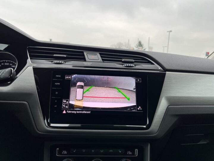 Abbildung Fahrzeugdetailansicht Volkswagen Touran - Nr. 25