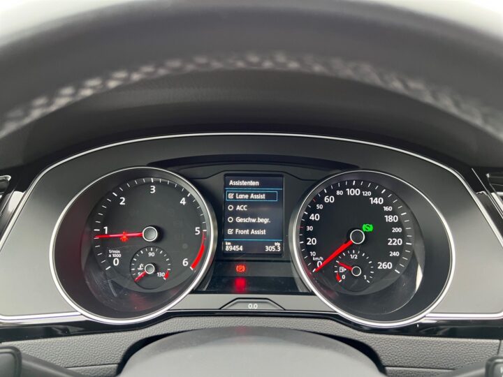 Abbildung Fahrzeugdetailansicht Volkswagen Passat Variant - Nr. 17