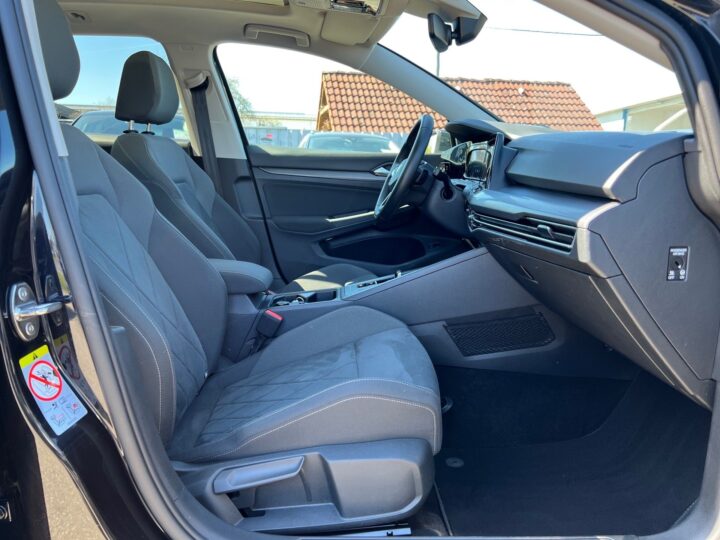 Abbildung Fahrzeugdetailansicht Volkswagen Golf Variant - Nr. 34