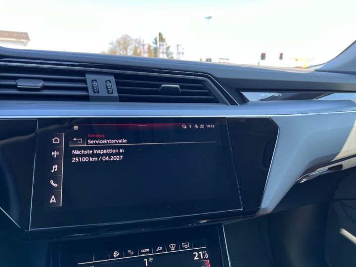 Abbildung Fahrzeugdetailansicht Audi e-tron - Nr. 27