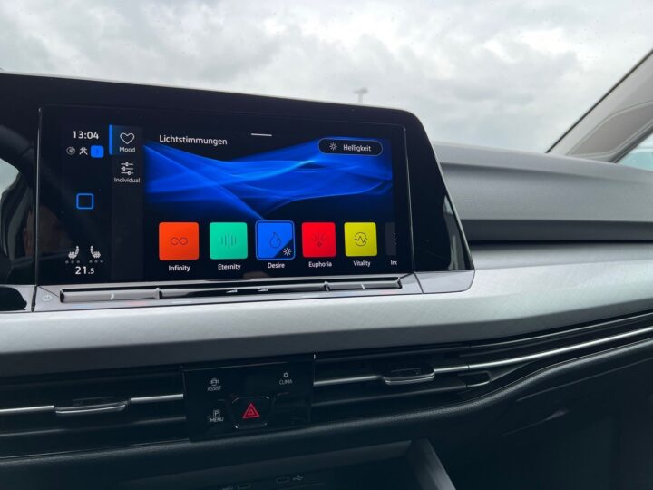 Abbildung Fahrzeugdetailansicht Volkswagen Golf Variant - Nr. 22