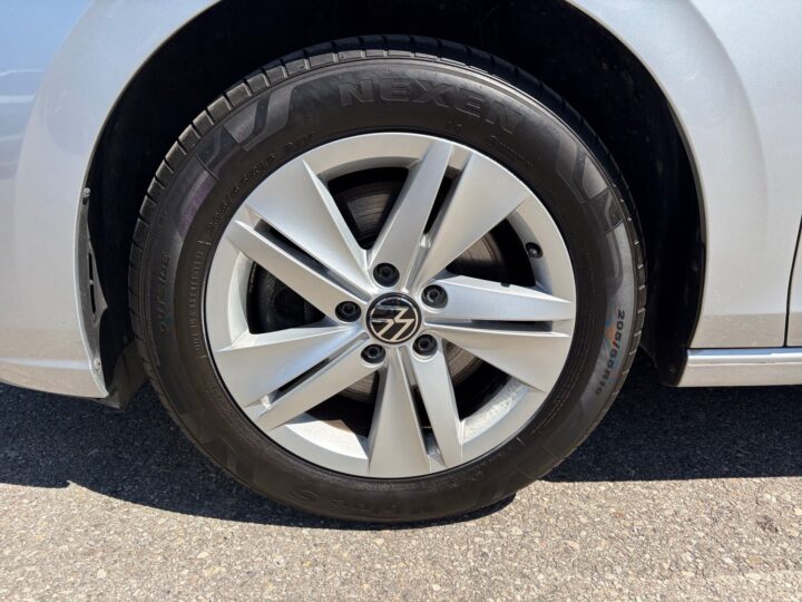Abbildung Fahrzeugdetailansicht Volkswagen Golf Variant - Nr. 27