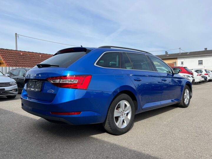 Abbildung Fahrzeugdetailansicht Skoda Superb - Nr. 2