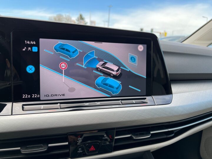 Abbildung Fahrzeugdetailansicht Volkswagen Golf Variant - Nr. 24