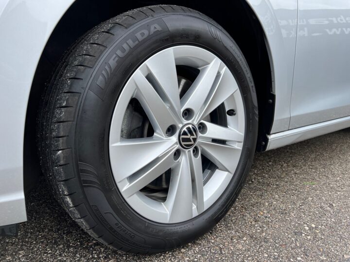 Abbildung Fahrzeugdetailansicht Volkswagen Golf Variant - Nr. 34