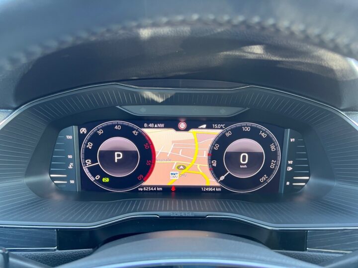 Abbildung Fahrzeugdetailansicht Skoda Superb - Nr. 16