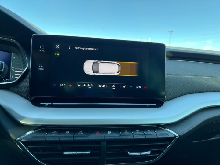 Abbildung Fahrzeugdetailansicht Skoda Octavia - Nr. 27