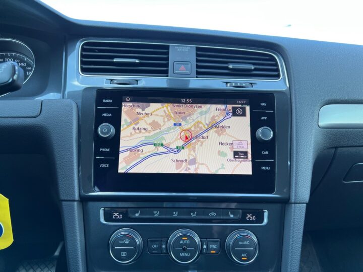 Abbildung Fahrzeugdetailansicht Volkswagen Golf Variant - Nr. 22