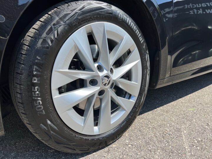 Abbildung Fahrzeugdetailansicht Skoda Octavia - Nr. 36