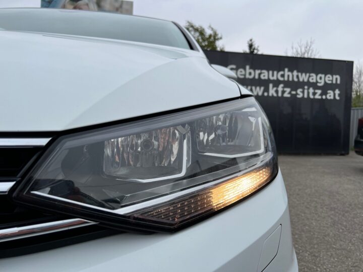 Abbildung Fahrzeugdetailansicht Volkswagen Touran - Nr. 34