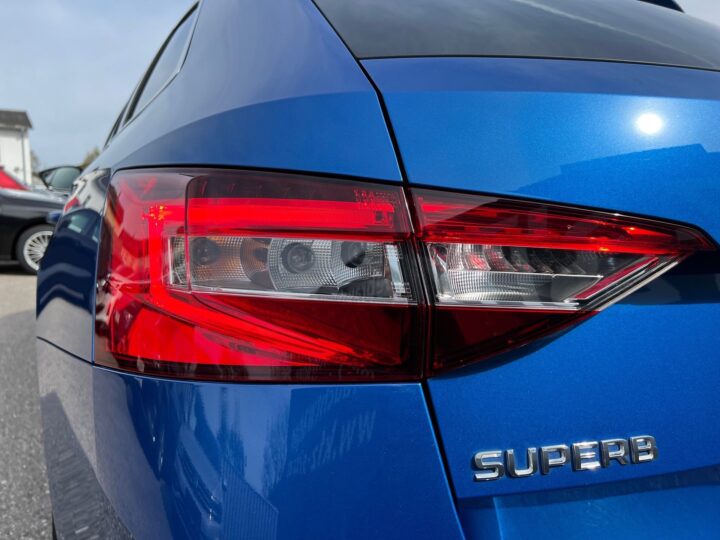 Abbildung Fahrzeugdetailansicht Skoda Superb - Nr. 38