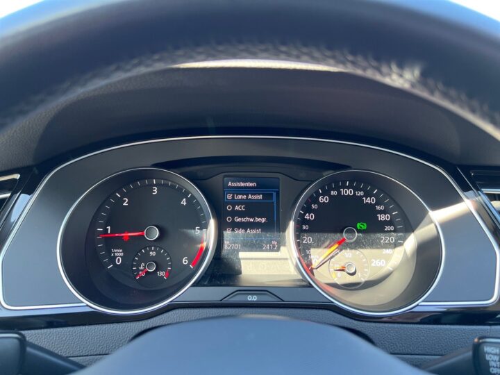 Abbildung Fahrzeugdetailansicht Volkswagen Passat Variant - Nr. 17