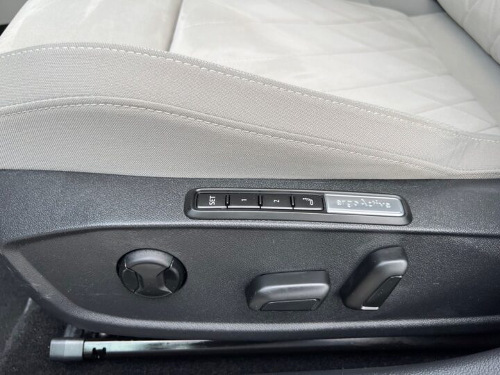 Abbildung Fahrzeugdetailansicht Volkswagen Golf Variant - Nr. 31