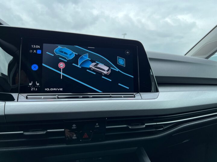 Abbildung Fahrzeugdetailansicht Volkswagen Golf Variant - Nr. 24