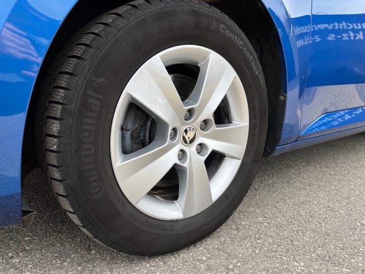 Abbildung Fahrzeugdetailansicht Skoda Superb - Nr. 37