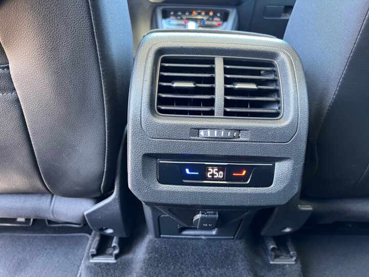 Abbildung Fahrzeugdetailansicht Volkswagen Touran - Nr. 33