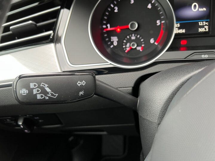 Abbildung Fahrzeugdetailansicht Volkswagen Passat Variant - Nr. 41