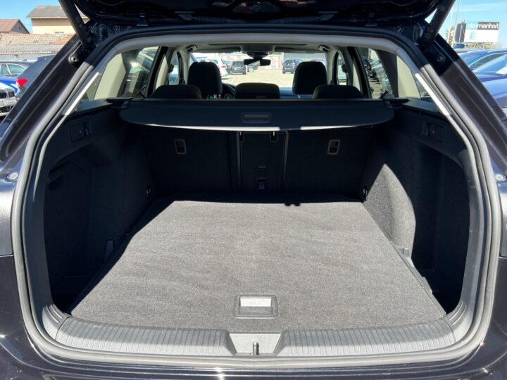 Abbildung Fahrzeugdetailansicht Volkswagen Golf Variant - Nr. 14