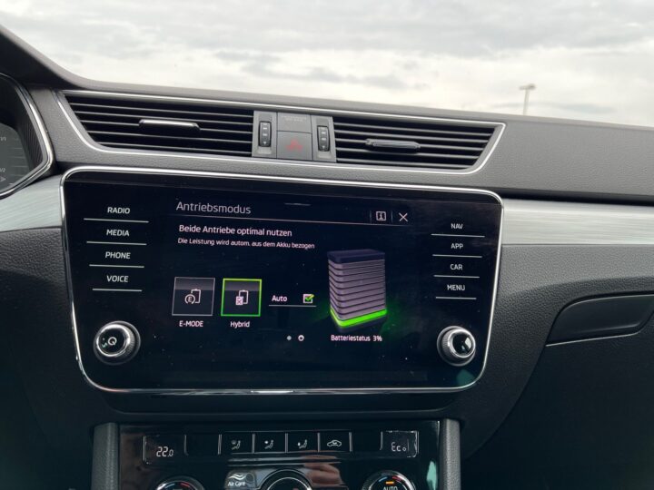 Abbildung Fahrzeugdetailansicht Skoda Superb - Nr. 43