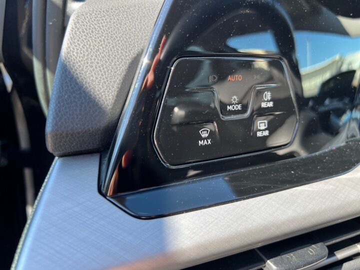 Abbildung Fahrzeugdetailansicht Volkswagen Golf Variant - Nr. 41