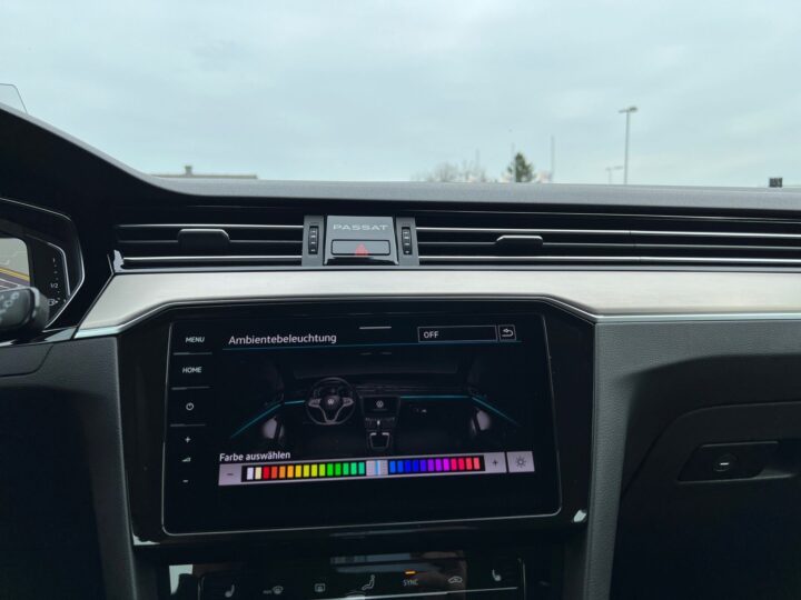 Abbildung Fahrzeugdetailansicht Volkswagen Passat Variant - Nr. 25