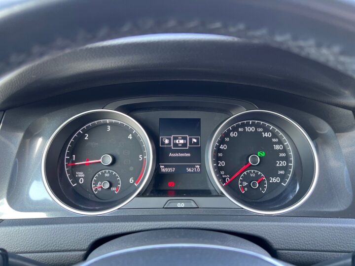 Abbildung Fahrzeugdetailansicht Volkswagen Golf Variant - Nr. 17