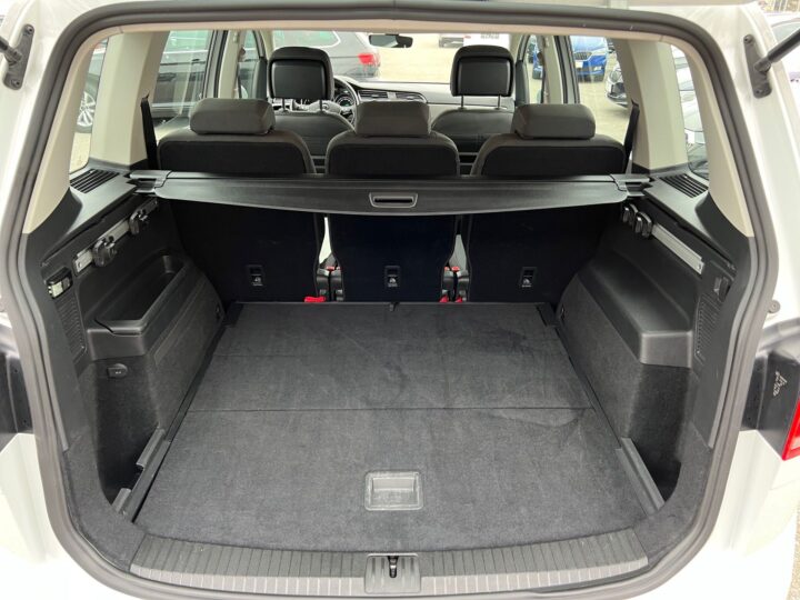 Abbildung Fahrzeugdetailansicht Volkswagen Touran - Nr. 13