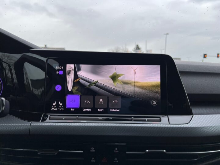 Abbildung Fahrzeugdetailansicht Volkswagen Golf - Nr. 28