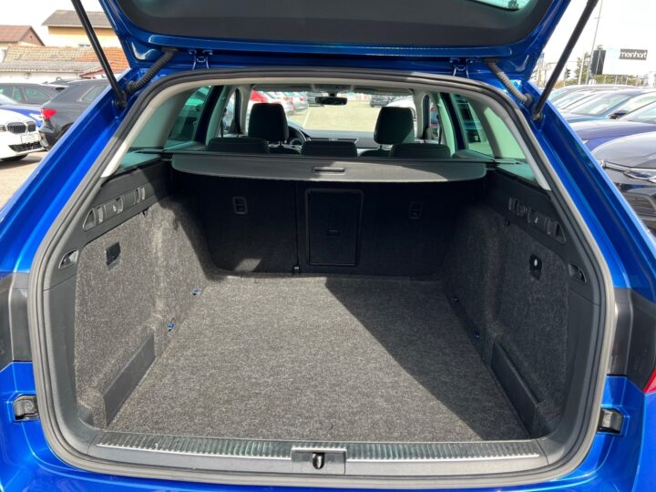 Abbildung Fahrzeugdetailansicht Skoda Superb - Nr. 14