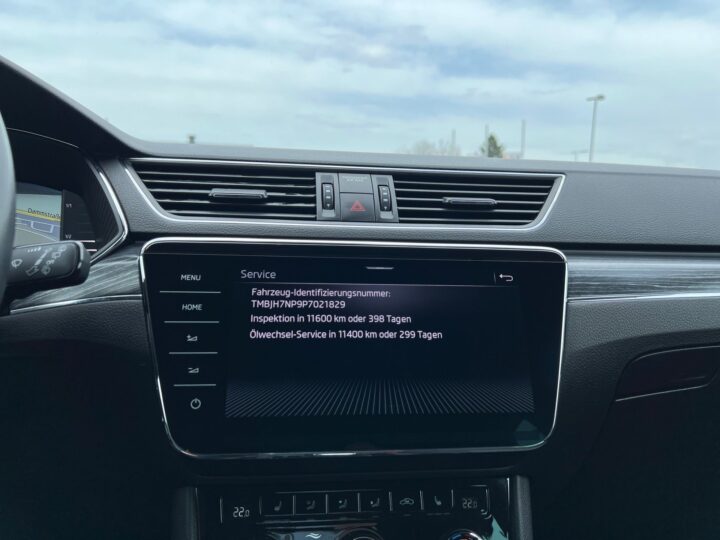 Abbildung Fahrzeugdetailansicht Skoda Superb - Nr. 25