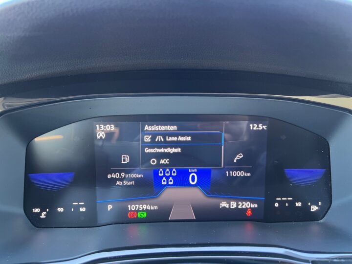 Abbildung Fahrzeugdetailansicht Volkswagen Touran - Nr. 17