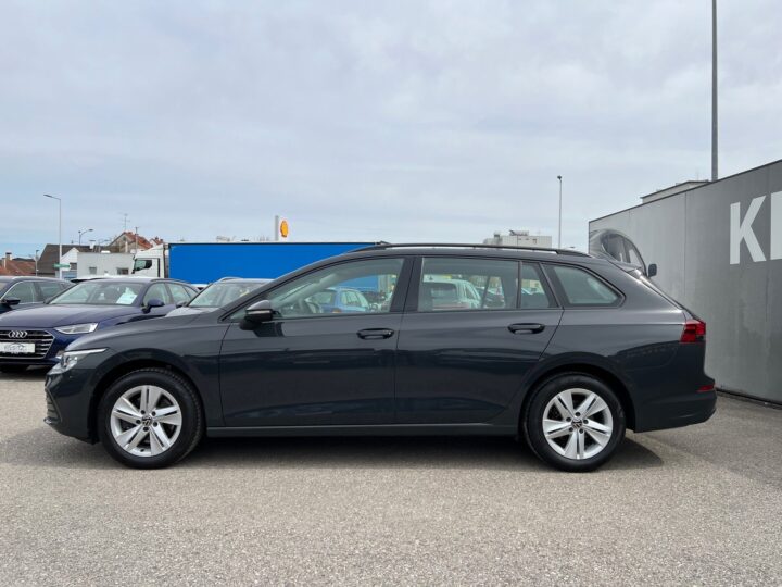 Abbildung Fahrzeugdetailansicht Volkswagen Golf Variant - Nr. 5