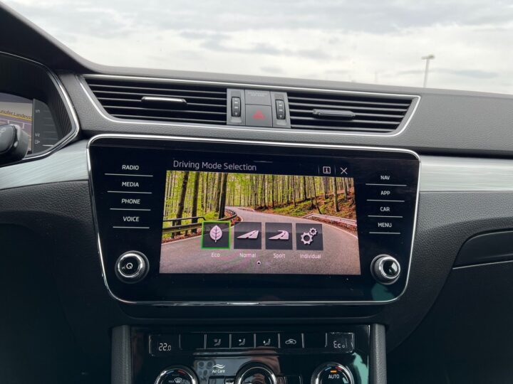 Abbildung Fahrzeugdetailansicht Skoda Superb - Nr. 44