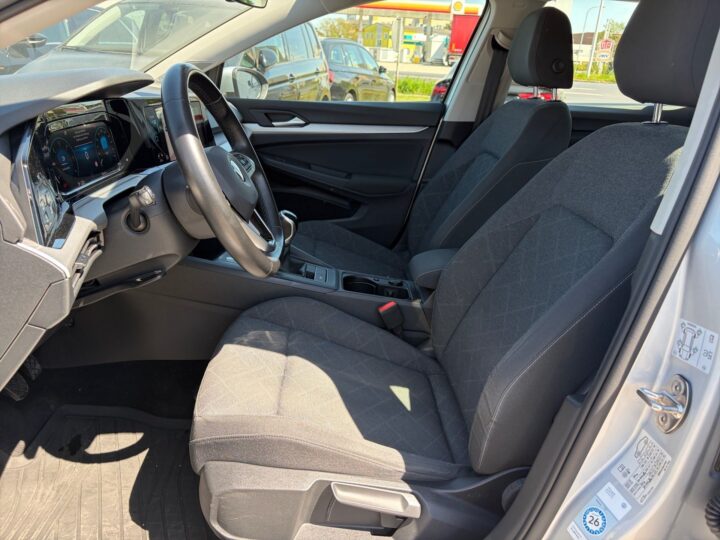 Abbildung Fahrzeugdetailansicht Volkswagen Golf Variant - Nr. 12