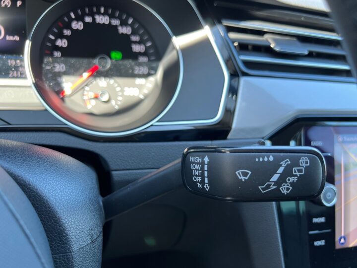 Abbildung Fahrzeugdetailansicht Volkswagen Passat Variant - Nr. 41