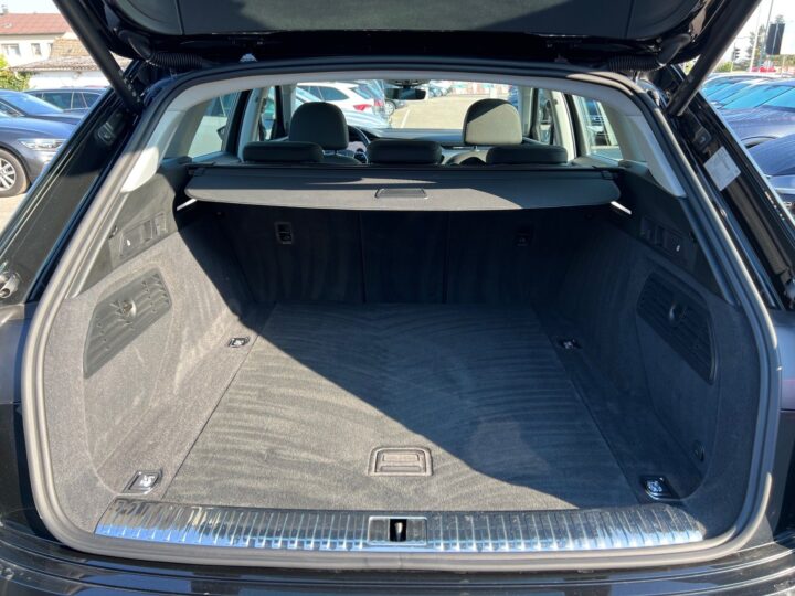 Abbildung Fahrzeugdetailansicht Audi e-tron - Nr. 15